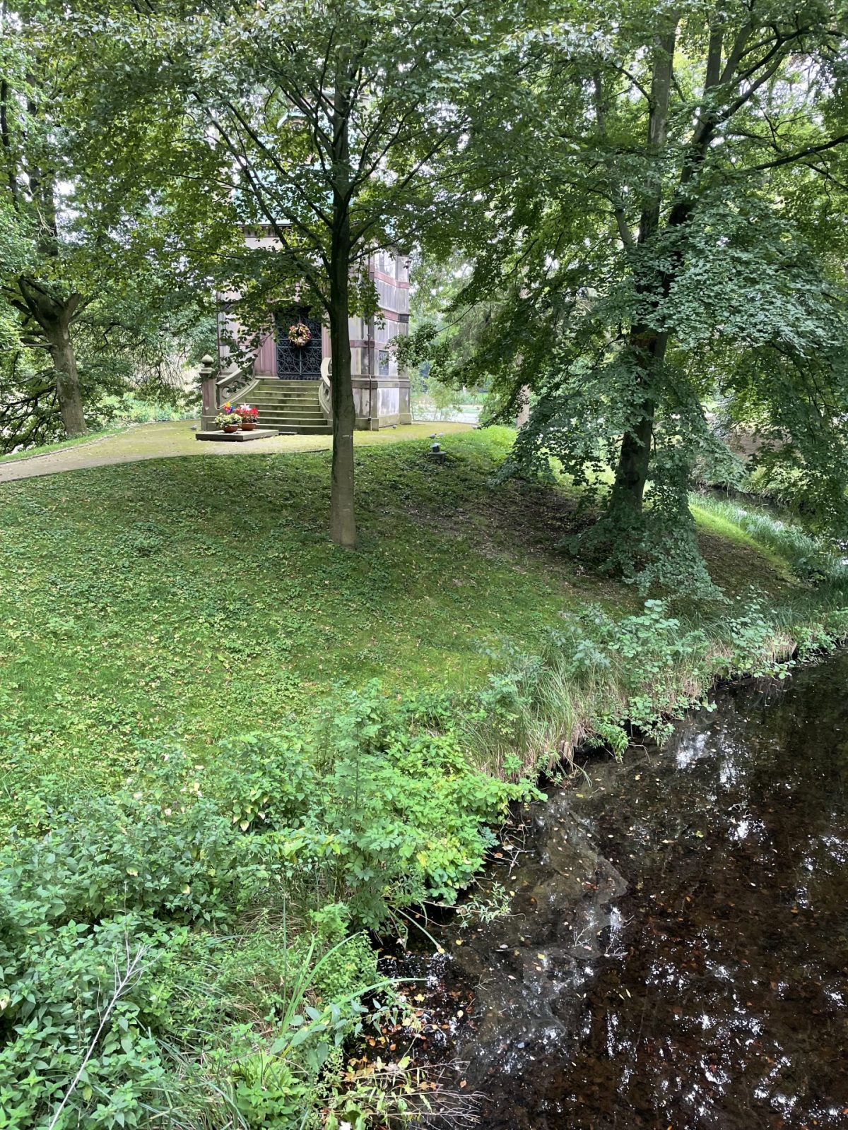 5F568B44-A212-4408-869B-922F8EEA3DA3