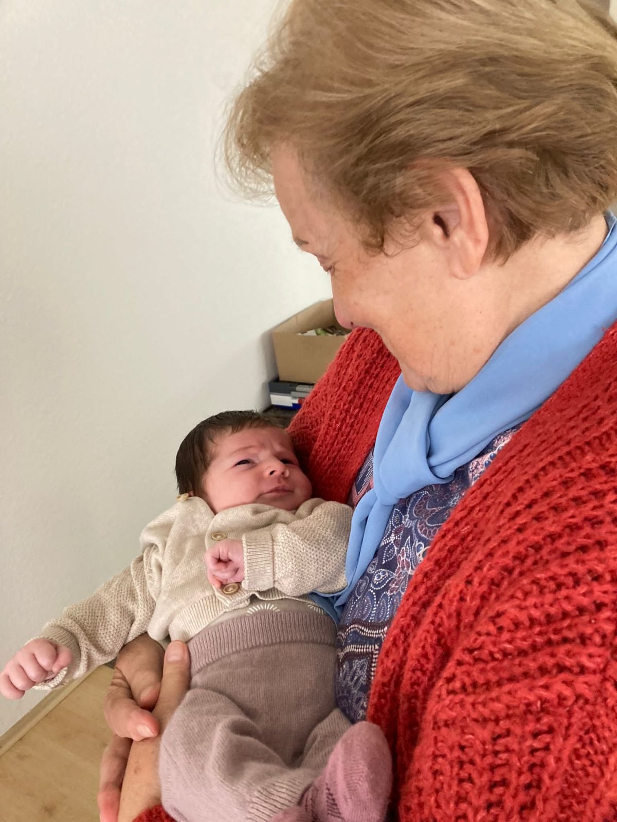 93F325DD-561F-438E-92B4-49C12B7137D5