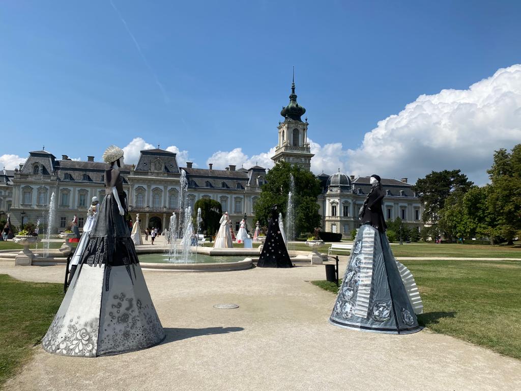 AUSSTELLUNG IM SCHLOSPARK III