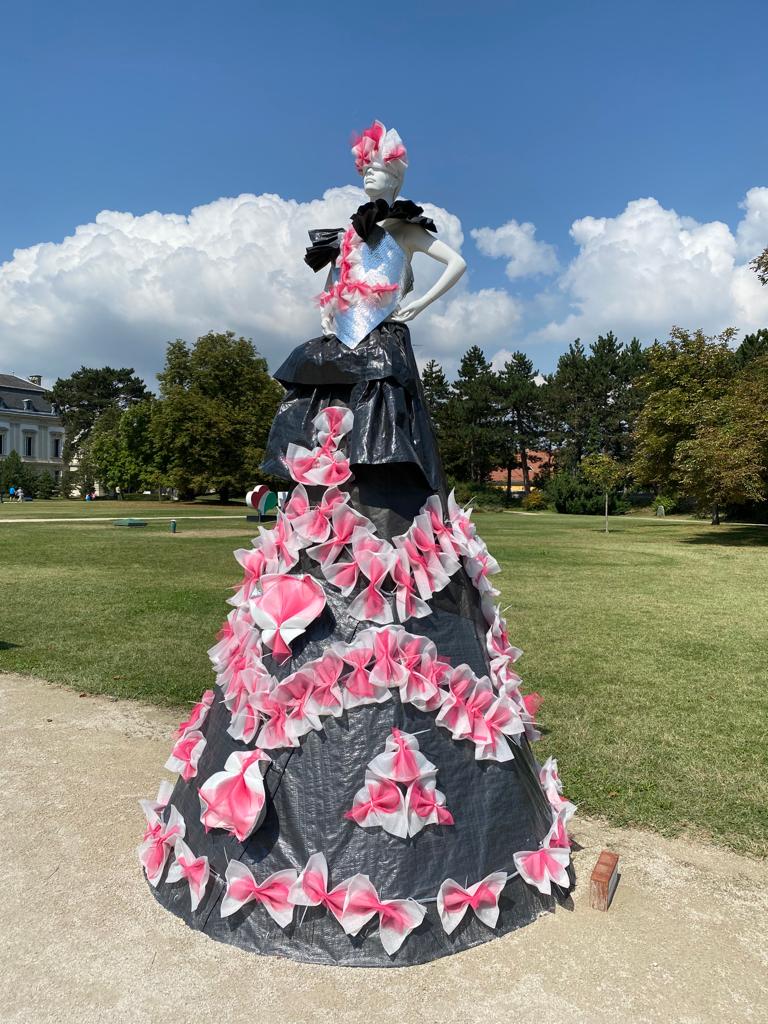 AUSSTELLUNG IM SCHLOSSPARK II