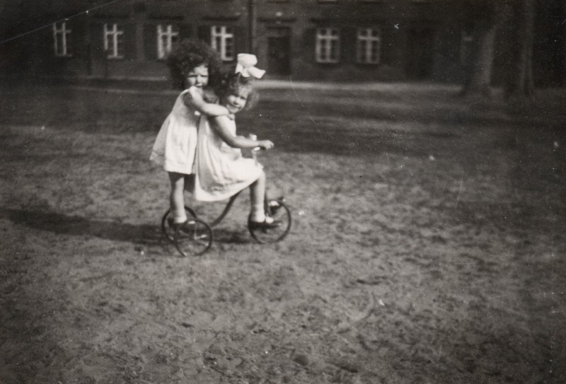 Auf der Festung  vor unserer damaligen Wohnung.