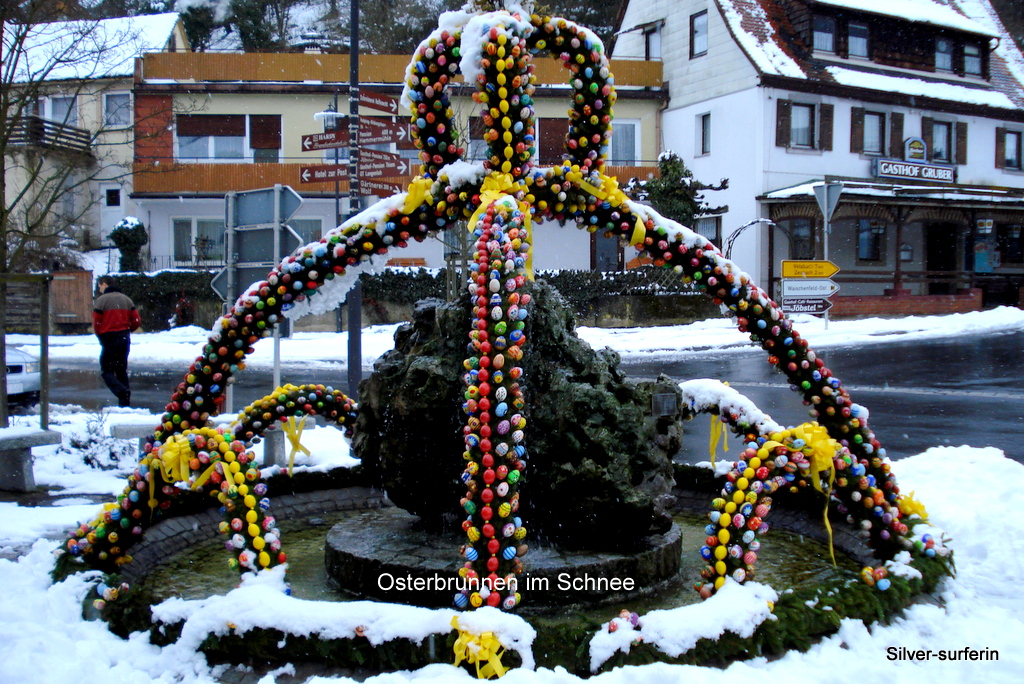 Osterbrunnen im Schnee