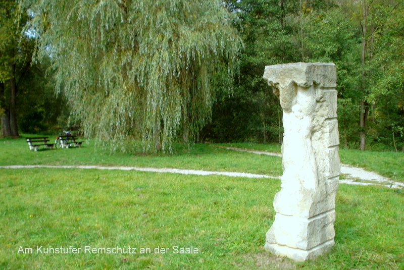 Skulptur am Kunstufer  s. auch Tafel