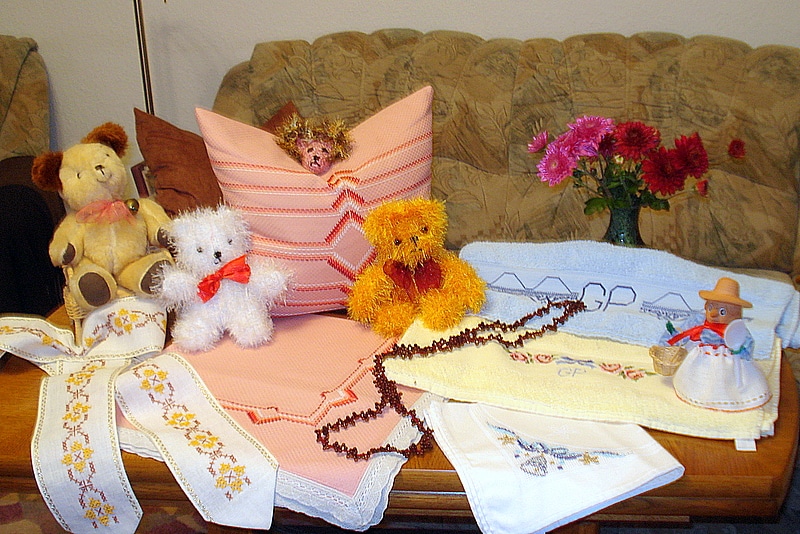 Gestrickt,  gestickt , genäht, gehäkelt und gebastelt.