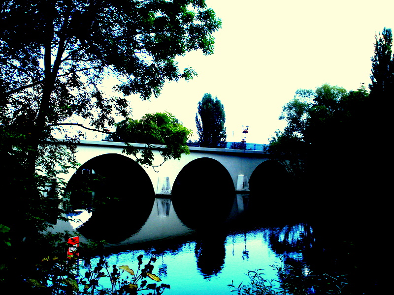Noch scheint die Sonne - Saalebrücke.