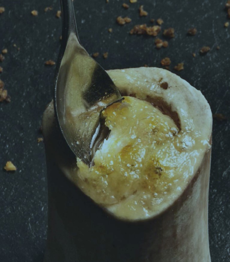 Mark im Knochen serviert