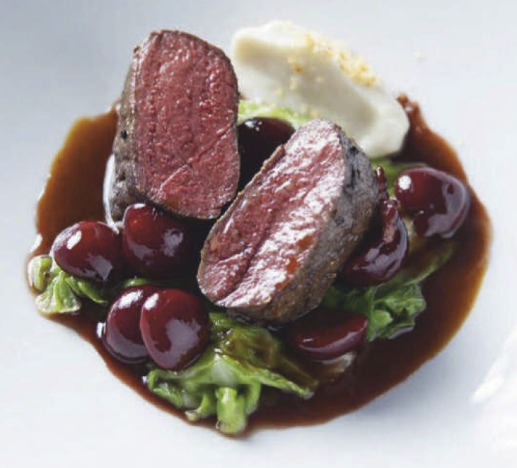 Medaillons vom Reh mit Balsamico-Kirschen