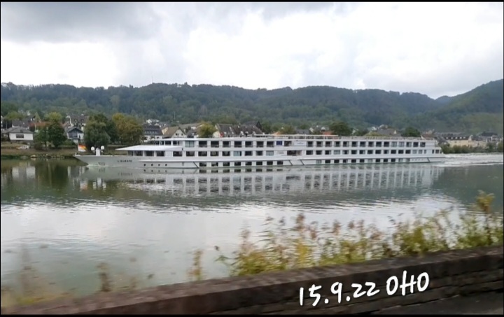 Screenshot_20220915-184601_Video Editor