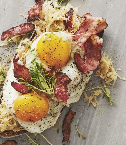 Strammer Max mit Kraut und Speck