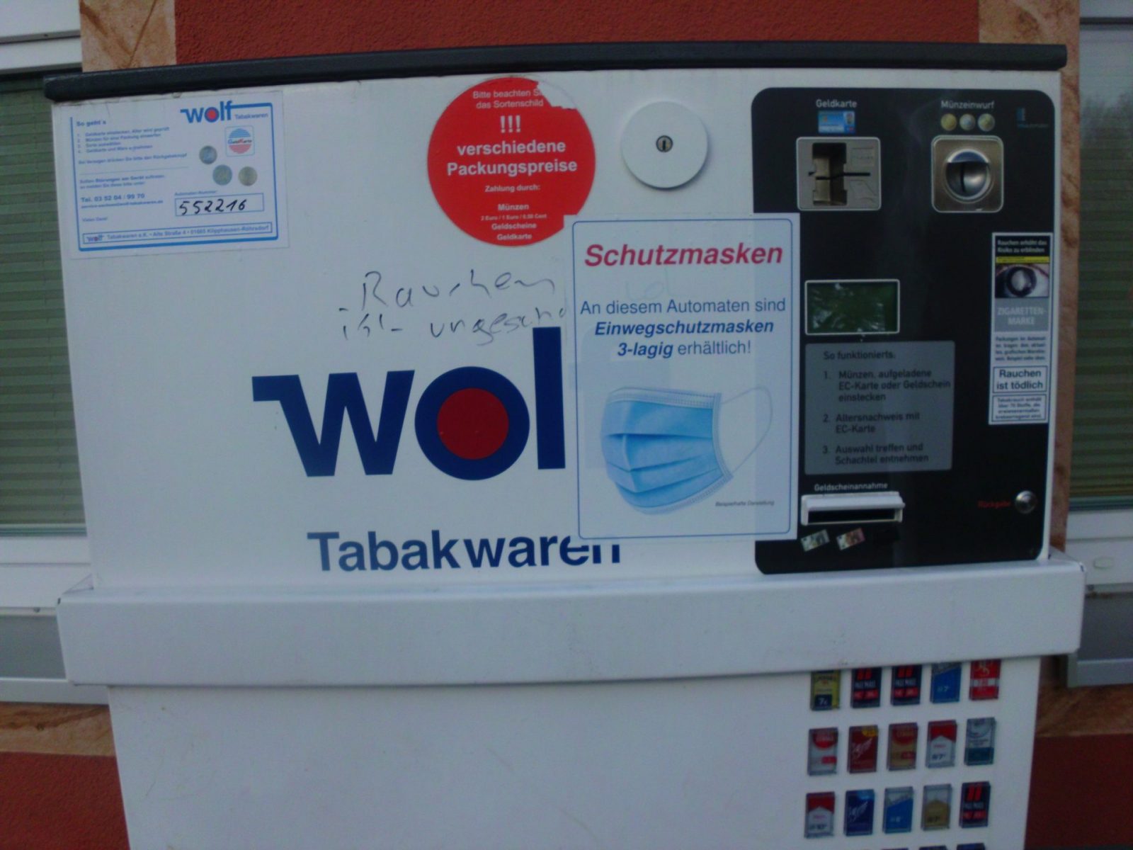 Zigaretten und Masken