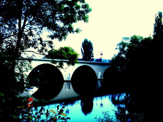Noch scheint die Sonne - Saalebrücke.