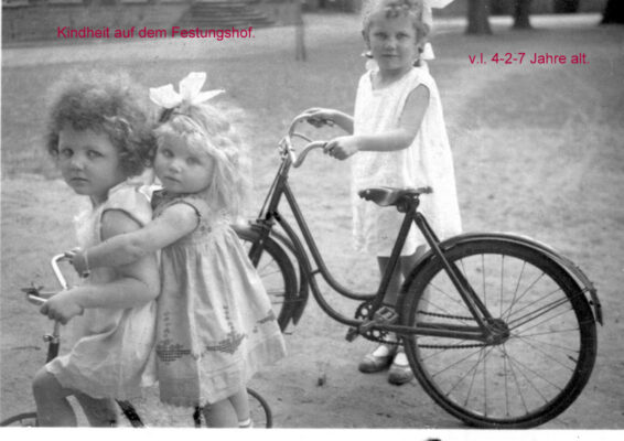 Kindheit auf dem Festungshof.