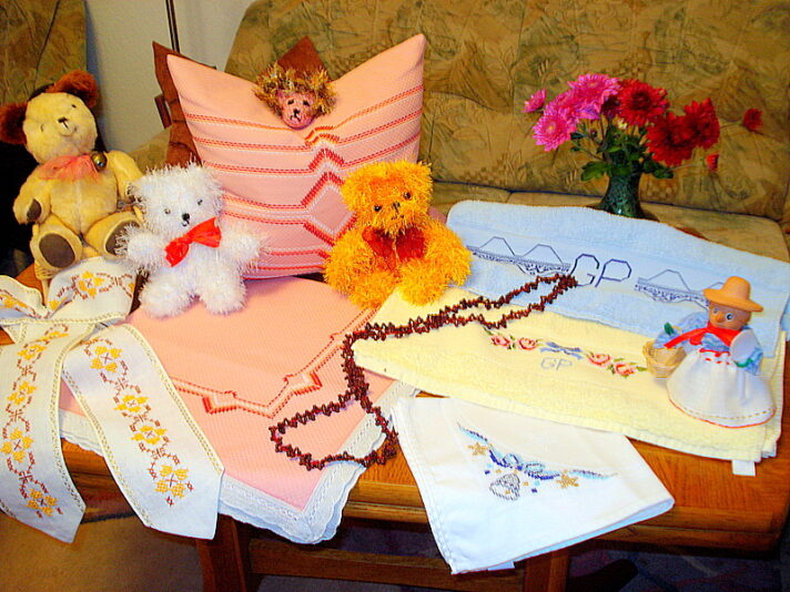 Verschiedene Handarbeiten.