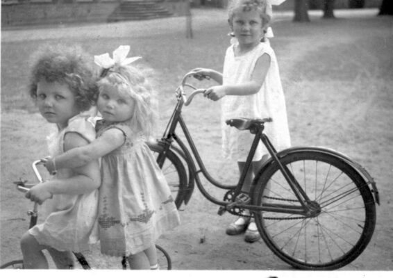 Kindheit auf dem Festungshof.