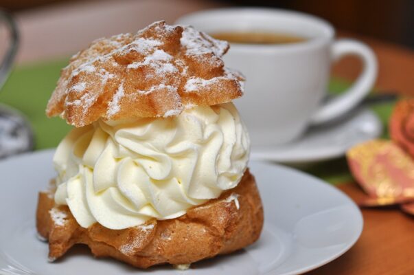 baeckerei-edinger-sahnetorten3-7BEY94-XL-139