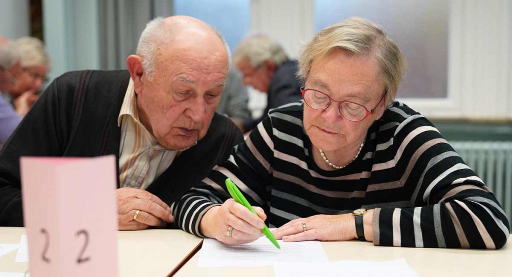 Beschäftigung mit einem Demenzkranken