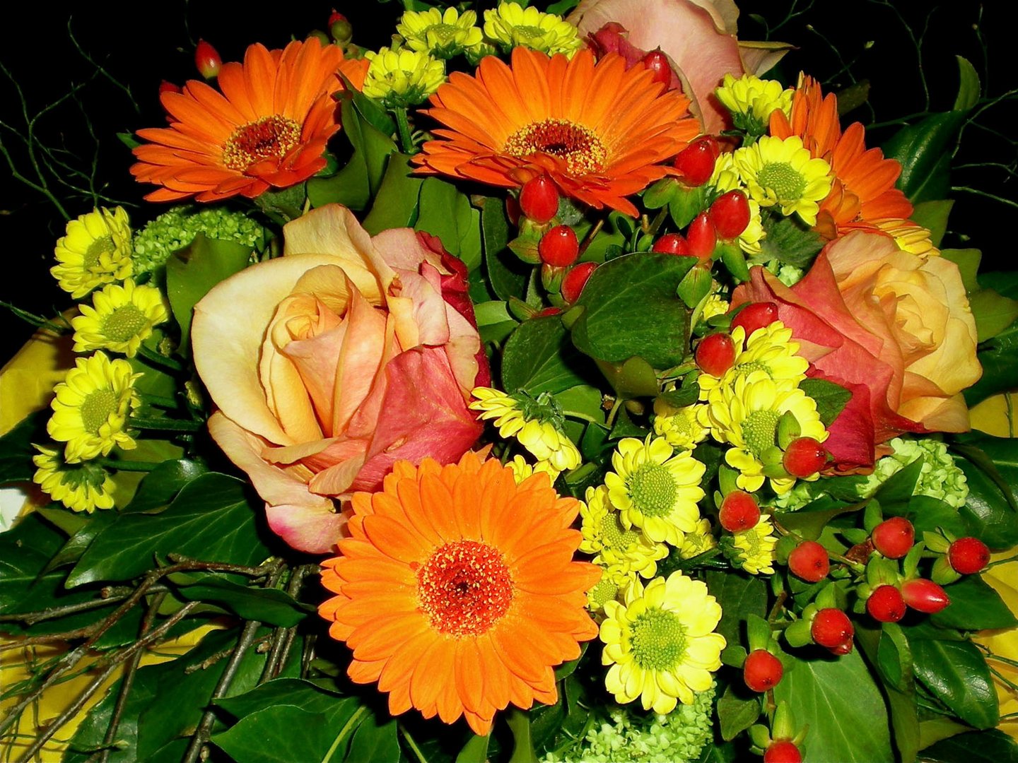 blumen-arrangement-689e9a6d-39be-4981-82ea-1aa984046275 (1)