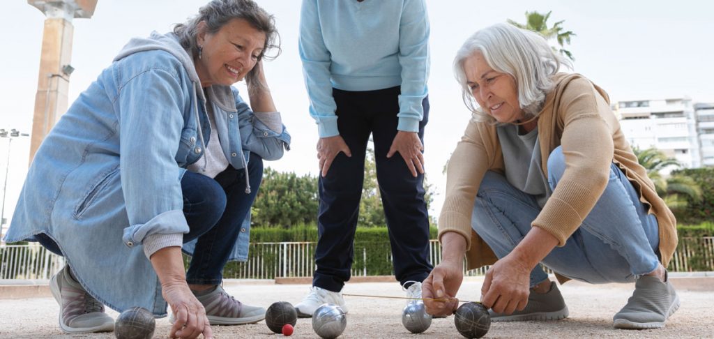 Senioren spielen Boule
