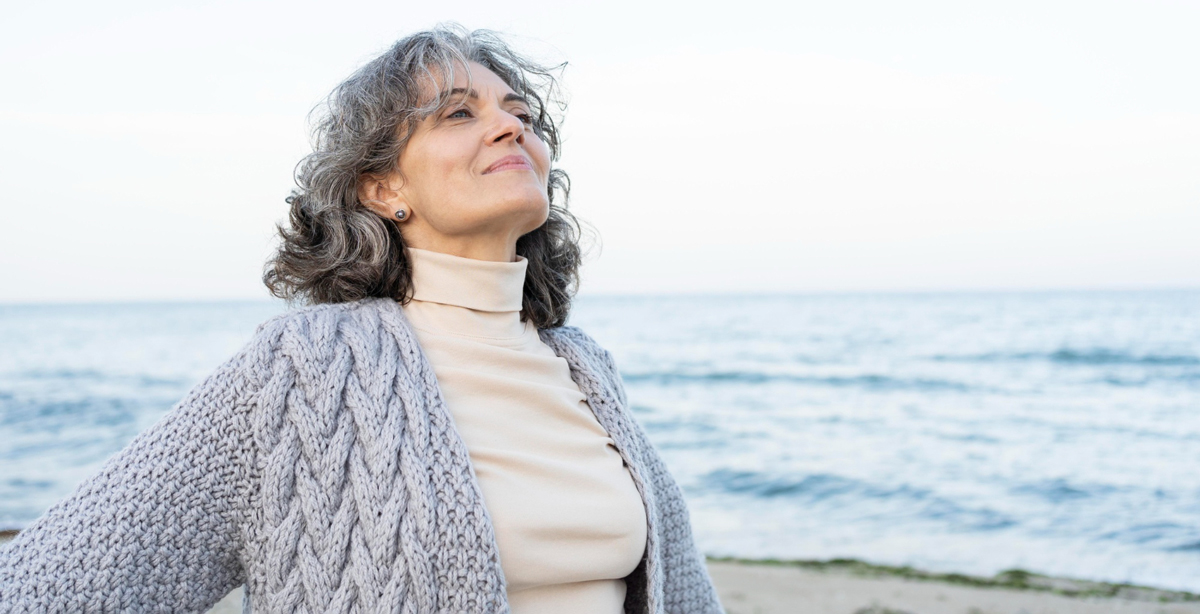 Frau fühlt sich wohl nach Detox