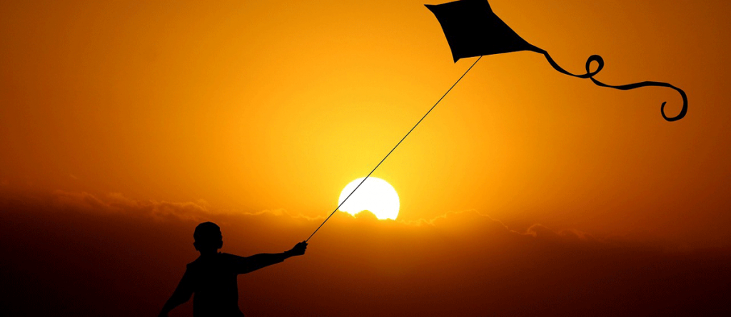 Drachen steigen lassen