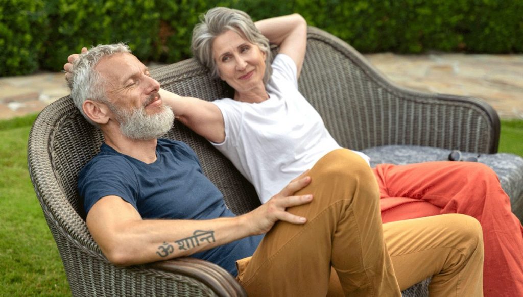 Entspanntes älteres Paar