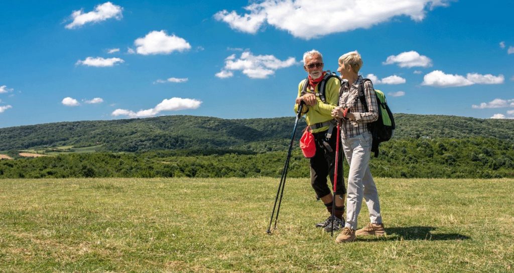 Paar auf einer Fastenwanderung