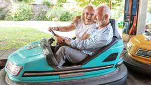 Senioren auf einen Elektro Scooter