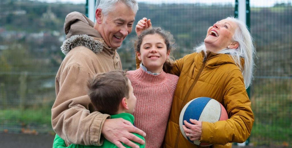 Großeltern und Enkelkinder