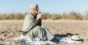 Frau mit Hitzewallungen