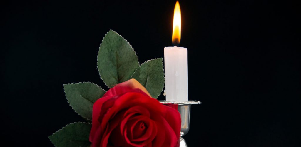 Kerze zur Würdigung der Verstorbenen