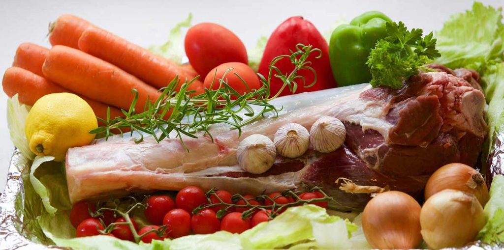 Lammkeule mit Gemüse