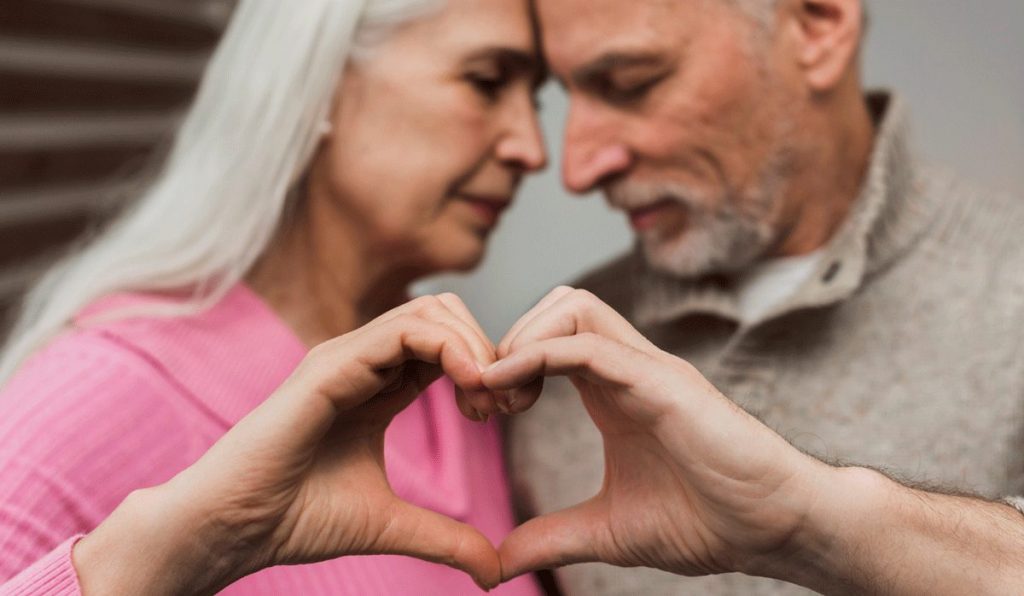 Verliebtes älteres Paar