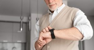 Notfallarmband für Senioren