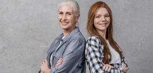 Großmutter mit Enkelin