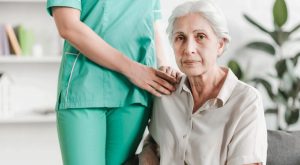 Pflegebedürftige Frau