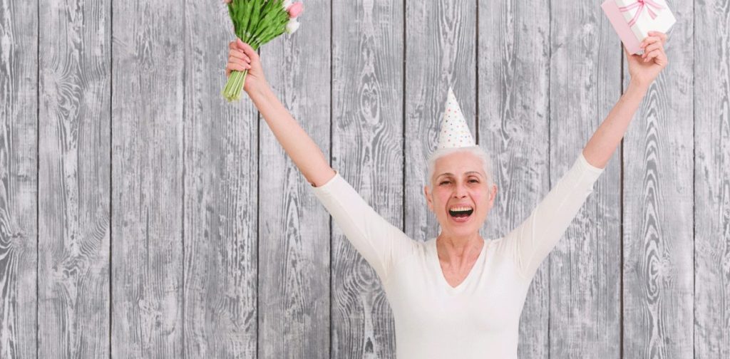 Frau feiert den Ruhestand