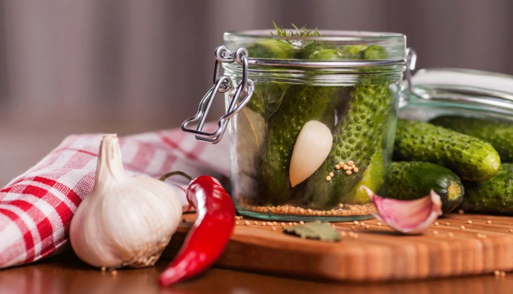 Eingelegte Salzgurken