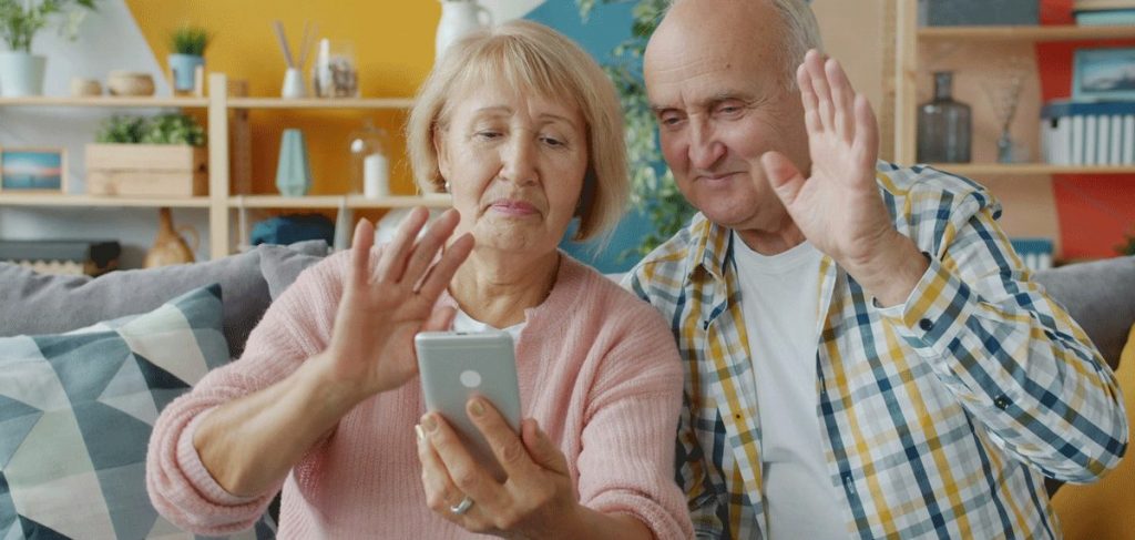 Senioren mit Smartphone