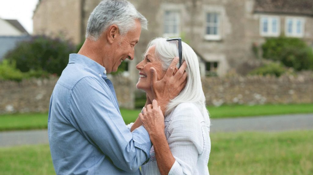 Verliebtes älteres Paar