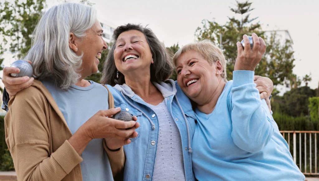 Seniorinnen haben Spaß zusammen