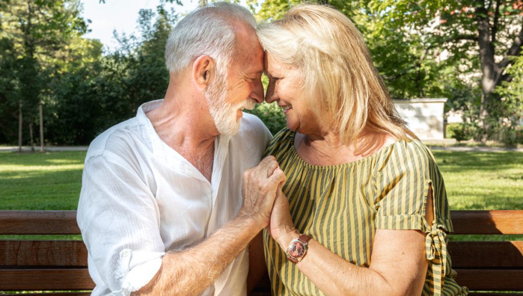 Verliebtes älteres Paar