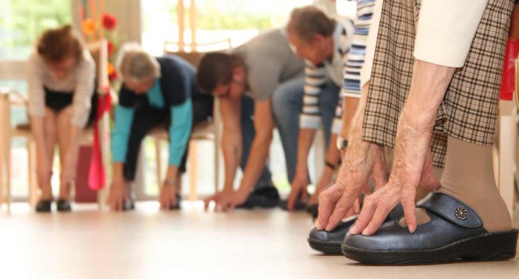 Übungen für Senioren im Sitzen