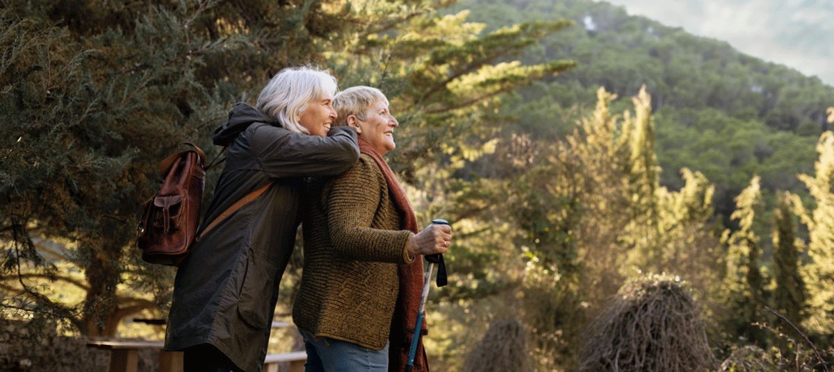 Seniorinnen beim Wandern