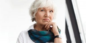 Depressive ältere Frau